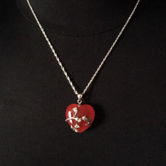 ❤️Red Heart Acrylic Flower Necklace❤️ - Picture 2 of 3